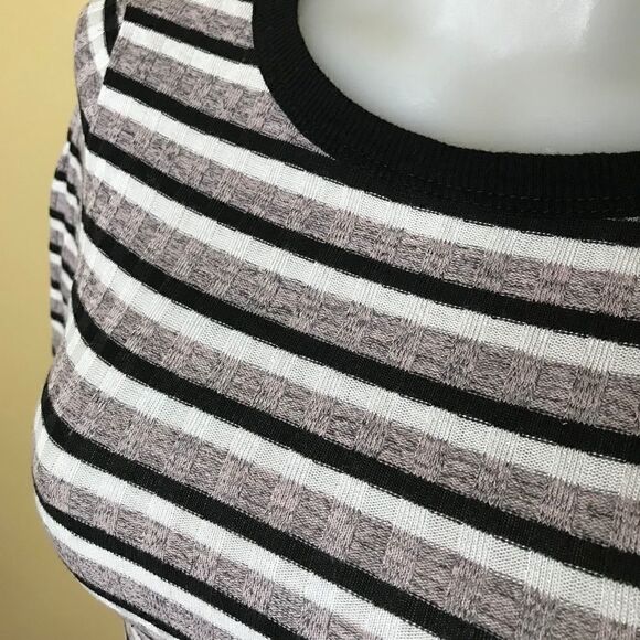 BUNDLE of 2 Tops Stripe Rib Tee And Crop Velour Camisole 💚 - Picture 4 of 8